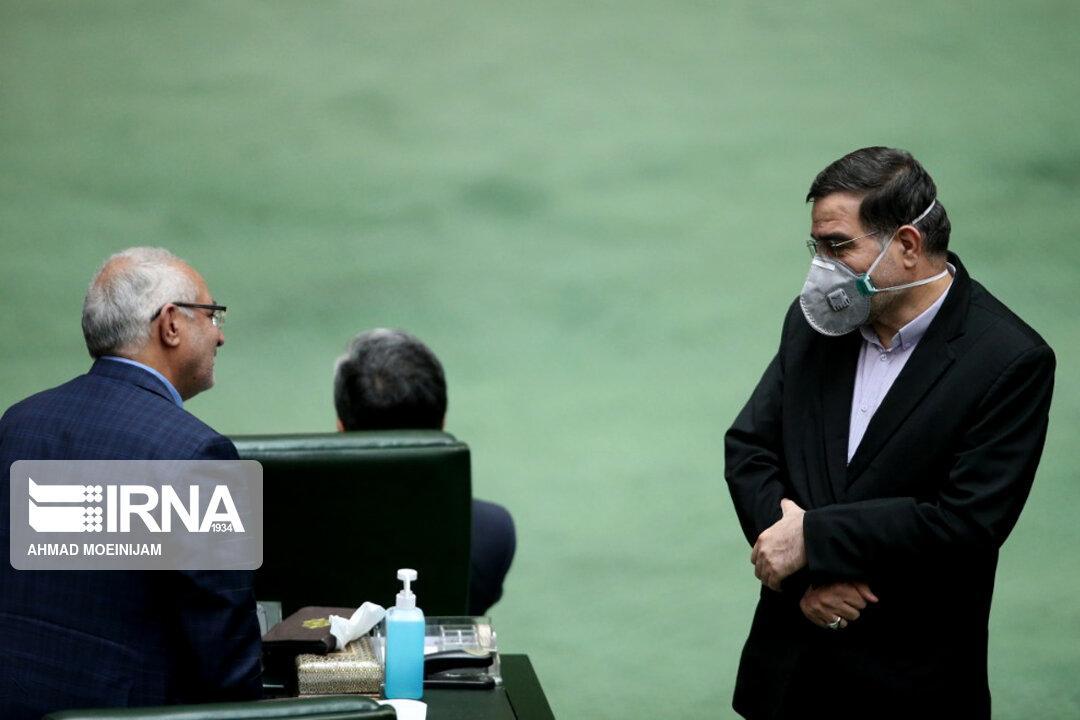 خبرنگاران ضدعفونی صندلی نماینده قم در مجلس خبرنگاران ضدعفونی جایگاه نماینده قم در مجلس